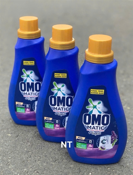 Nước giặt Omo Matic chai 720g