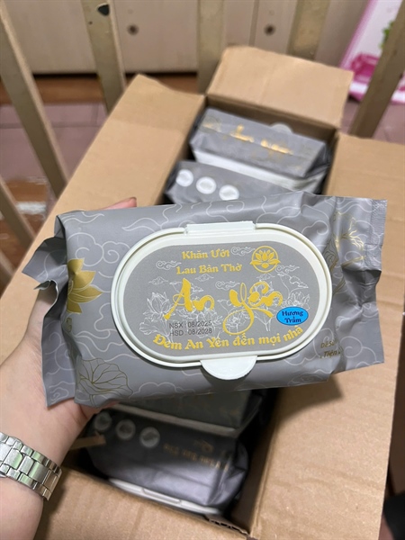 thùng 10 gói khăn ướt lau bàn thờ
