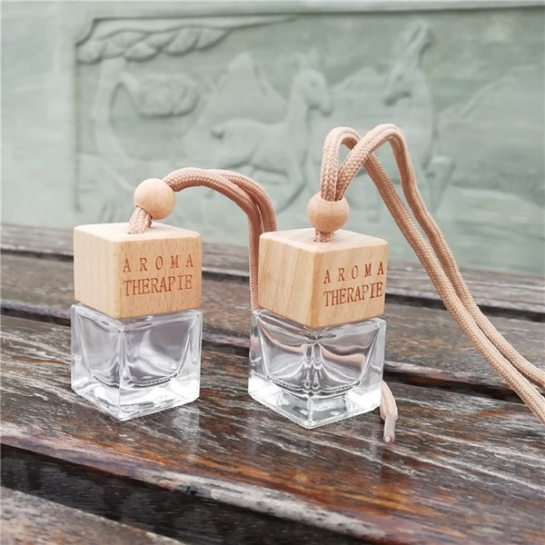 Lọ đựng nước hoa Aroma có dây treo không màu