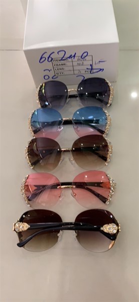 Kính mát nữ đính đá sang trọng