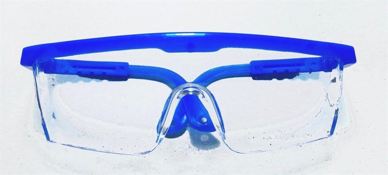 Kính chắn bụi, bảo hộ lao động cho người lớn