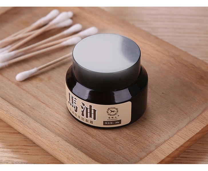 kem con ngựa chống nút nẻ chân tay