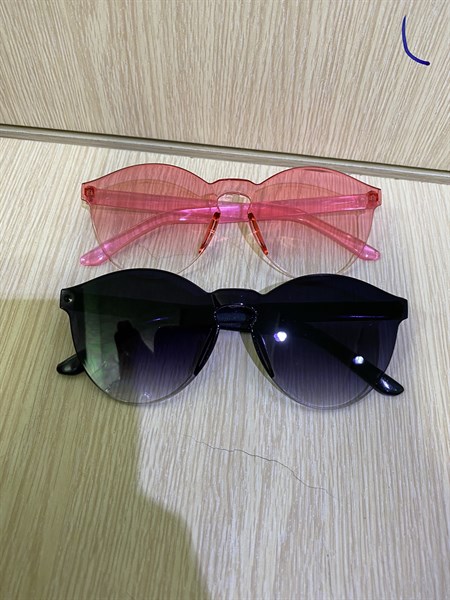 kính trong suốt thời trang màu