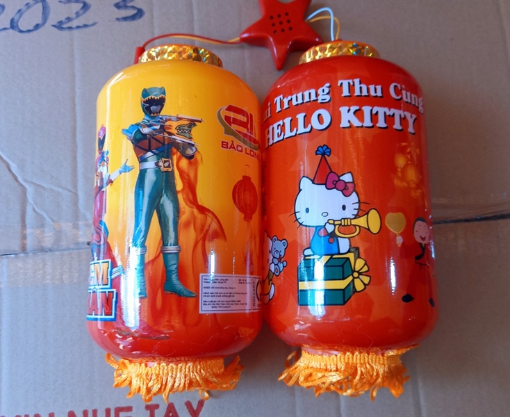 Lồng đèn hình trụ to, có đèn + nhạc Việt