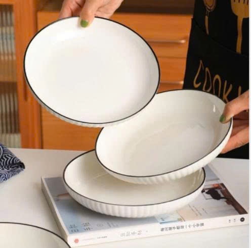 Dĩa sâu lòng viền đen