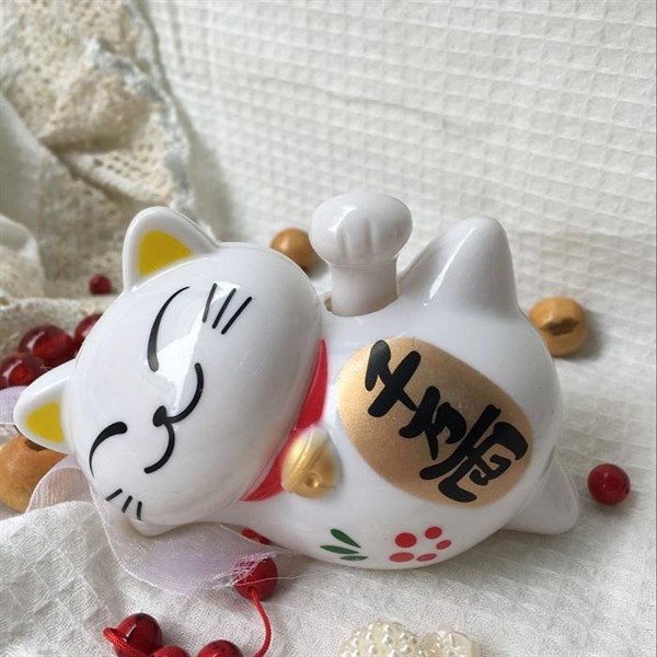 Tượng mèo nằm may mắn