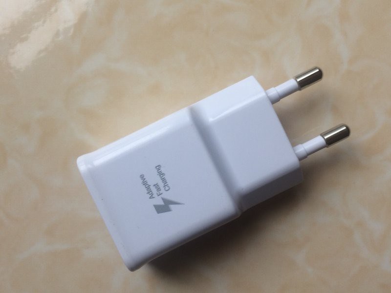 Cóc sạc nhanh Samsung 2A sấm sét trắng