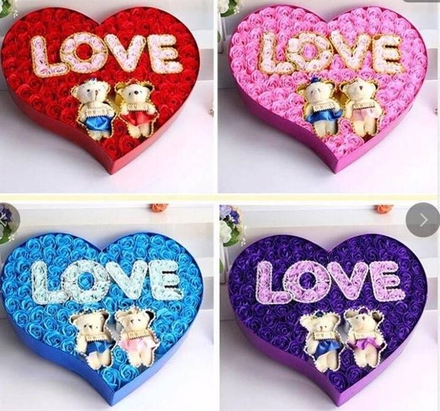 Hộp hoa hồng trái tim 99 bông kèm gấu loại lớn