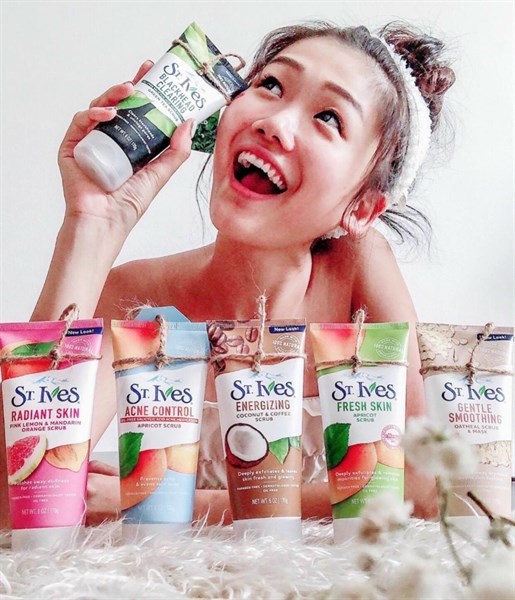 Sữa Rửa Mặt Tẩy Tế Bào Chết St.Ives