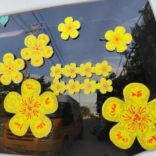 set bông hoa mai vàng trang trí tết bằng xốp