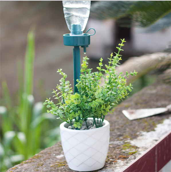 dụng cụ tưới cây nhỏ giọt tiện lợi