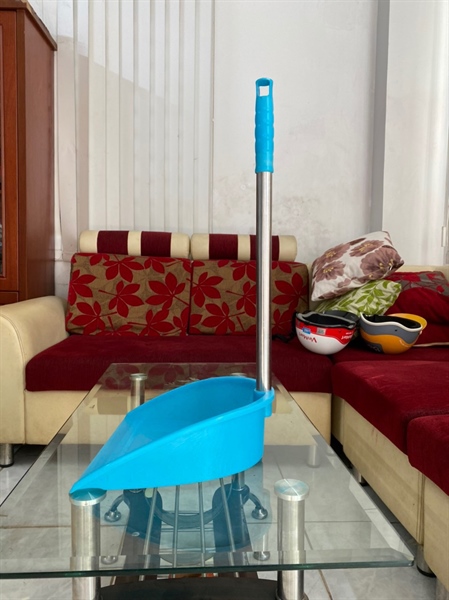 Ky hốt rác cán inox loại lớn
