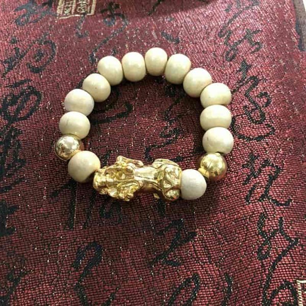 vòng tay dâu tằm tỳ hưu cho bé