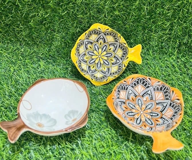 Chén sứ gia vị có tay cầm hình cá