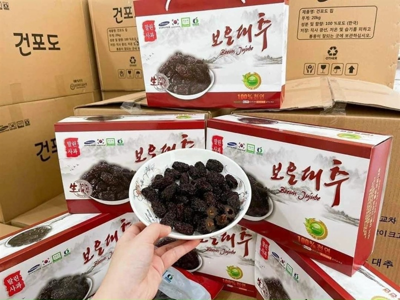 Táo đen Hàn Quốc lõi 700g hộp 1kg