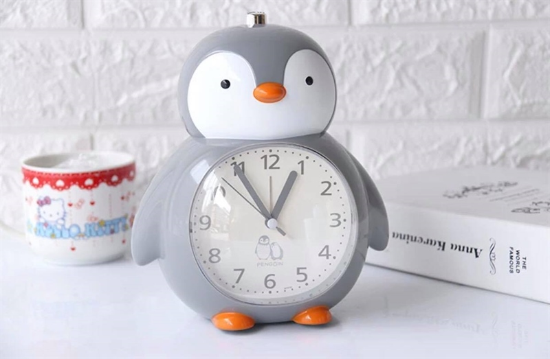 đồng hồ báo thức chim cánh cụt mẫu mới