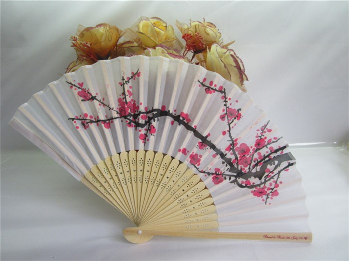 Quạt giấy cầm tay in hình hoa anh đào