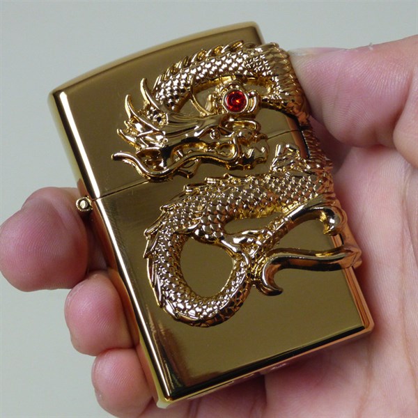 Hộp quẹt Zippo rồng mắt ngọc