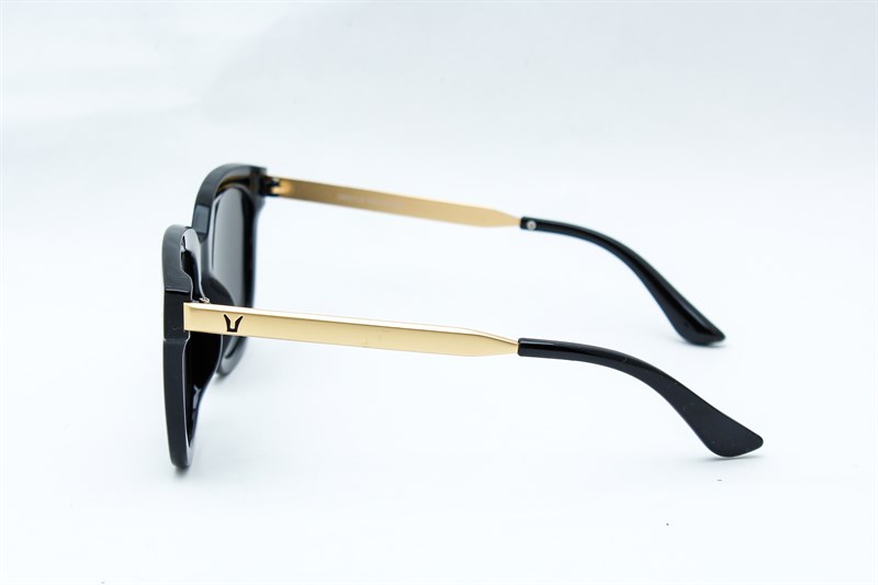 Kính gọng chữ V