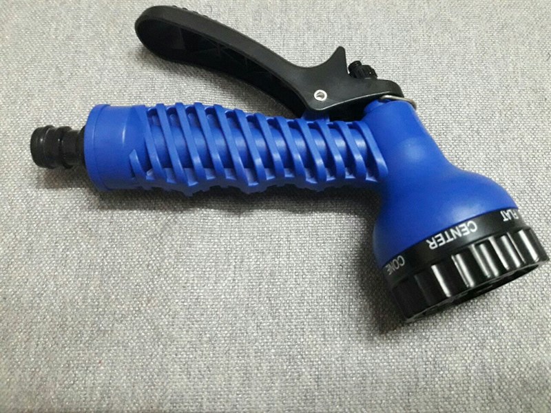 Đầu vòi xịt tăng áp lực nước xanh dương