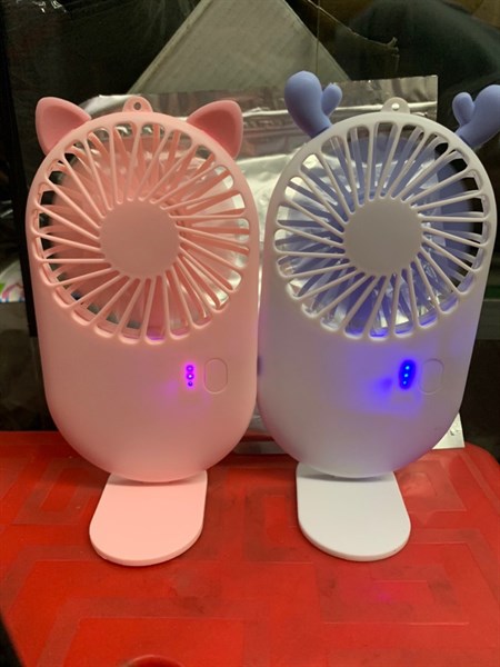 Quạt mini Pocket có đế dẹp