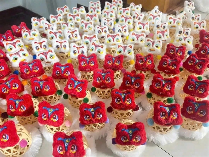 Lồng đèn đầu lân ngộ nghĩnh