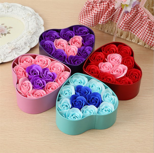 Hộp hoa hồng trái tim 9 bông có mùi thơm