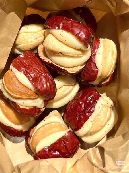 Táo kẹp hạt điều 300g hot trend