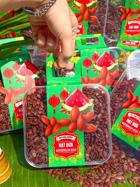 hạt dưa rang củi truyền thống hộp 450gram