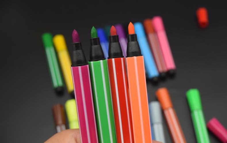 hộp bút nước tô màu 12 color graffiti