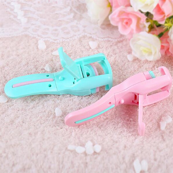 dụng cụ bấm mi cầm tay tiện lợi