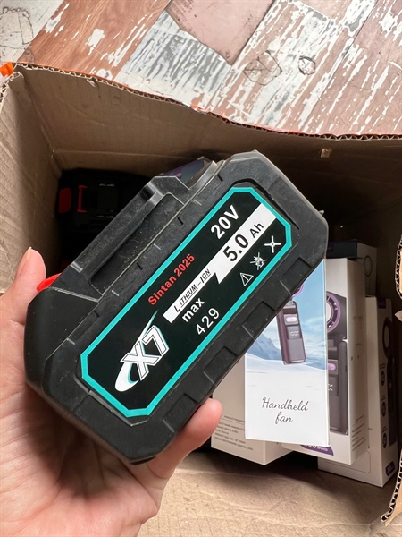 Pin sạc quạt sắt