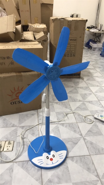 quạt đứng 5 cánh hoạt hình doremon cao 110cm