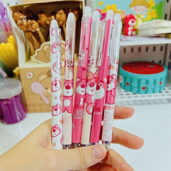 Bút bi gấu Lotso viết xong tẩy được