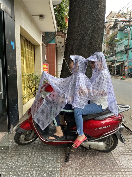 áo mưa 2 đầu chấm bi