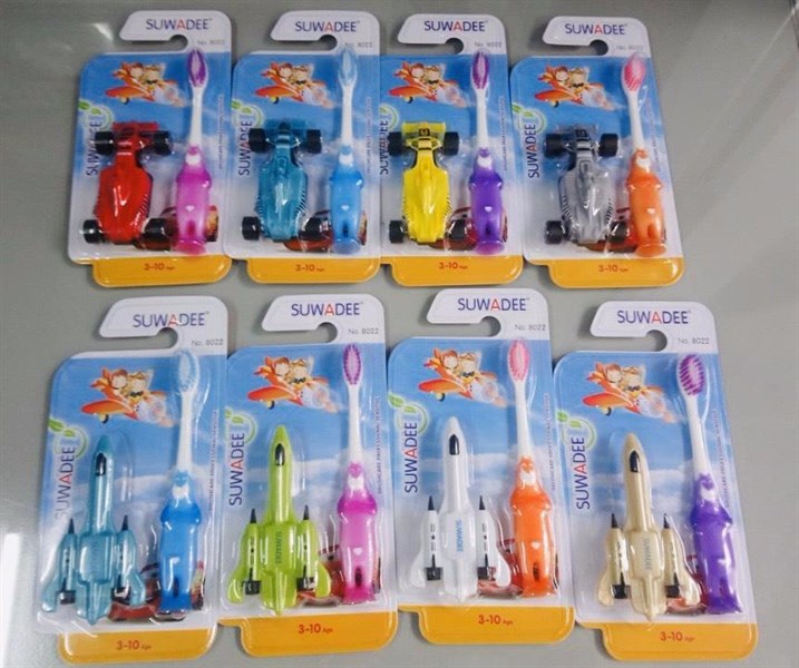 Bàn chải răng cho bé Thái Lan Suwadee + tặng đồ chơi