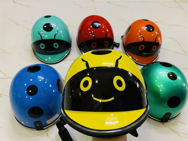 Mũ bảo hiểm con bọ cho bé