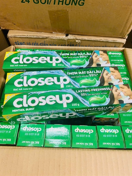 kem đánh răng close up bạc hà mát lạnh 230g