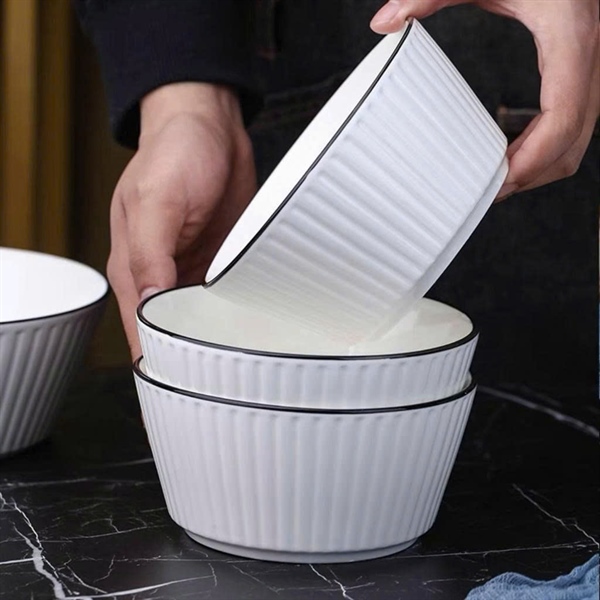 tô 8 âu trắng viền đen