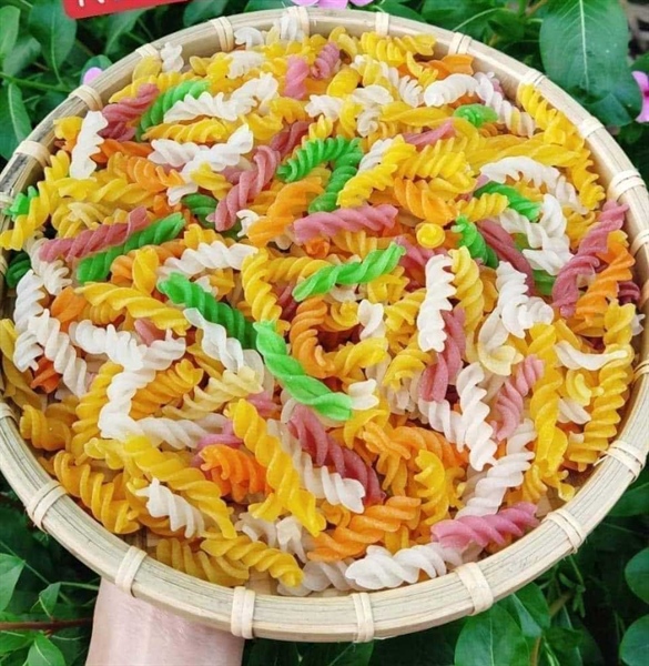 nui xoắn rau củ mẫu dài bịch 500gr