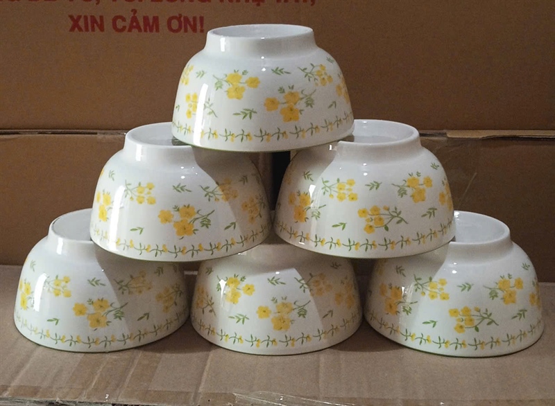 chén sứ bông vàng