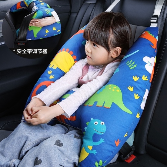 đai an toàn xe hơi cho bé kiêm gối ngủ