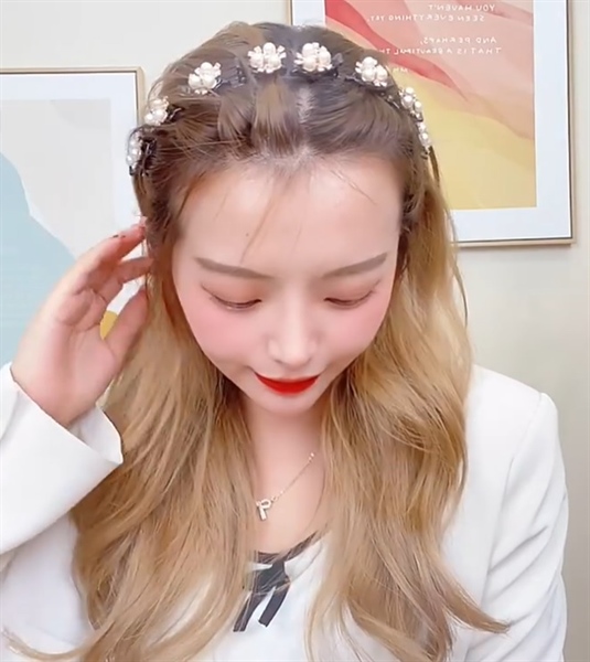 Cài tóc mái có kẹp tạo kiểu tóc mẫu mới 2021