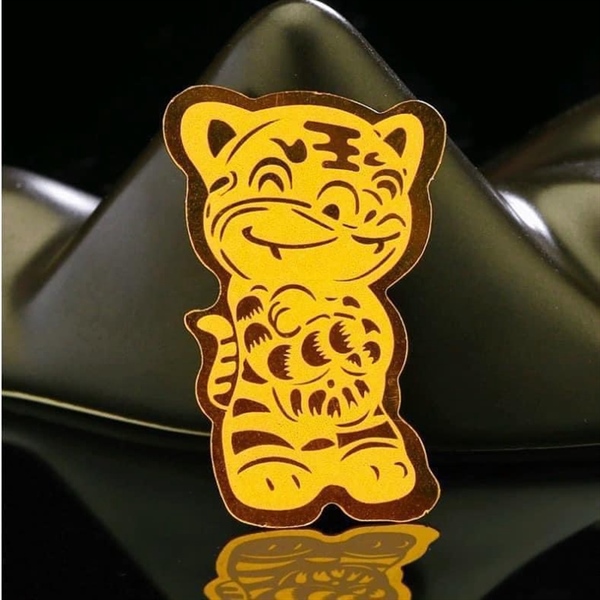Miếng dán điện thoại cọp vàng may mắn