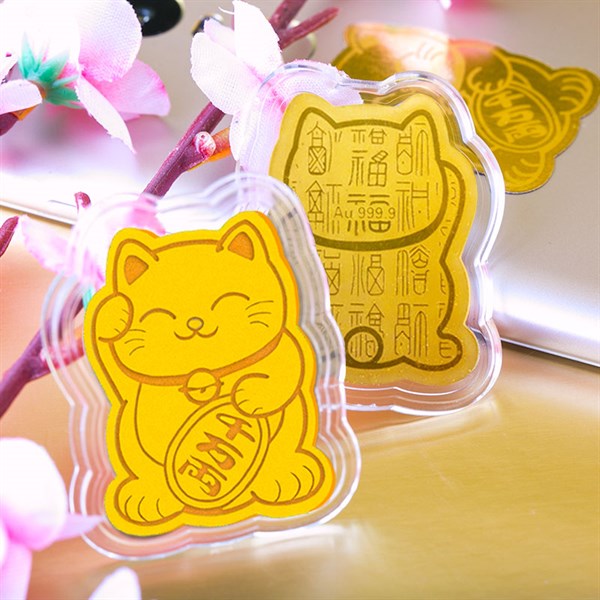 Mèo vàng dán điện thoại may mắn