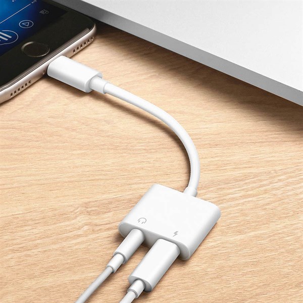 jack chuyển tai nghe iphone sang 3.5 có cổng sạc (loại mắc)