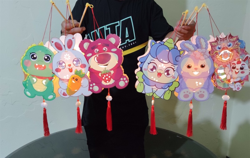 Lồng đèn trung thu hoạt hình dùng pin mẫu mới 2023