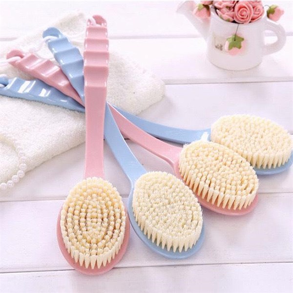 cây chà lưng khi tắm có đầu massage thử giãn 2 in1