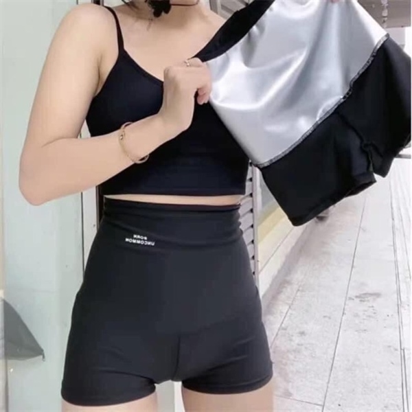 Quần sinh nhiệt mẫu ngắn Born Uncommon