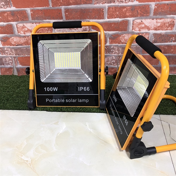 đèn pha xách tay xài năng lượng mặt trời led 100w